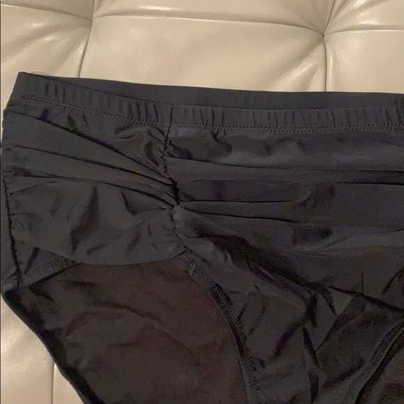 Raisins Curve
Costa Shirred Bottom - Picture 4 of 5